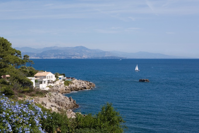 Property overlooking the Mediterranean in the South of france