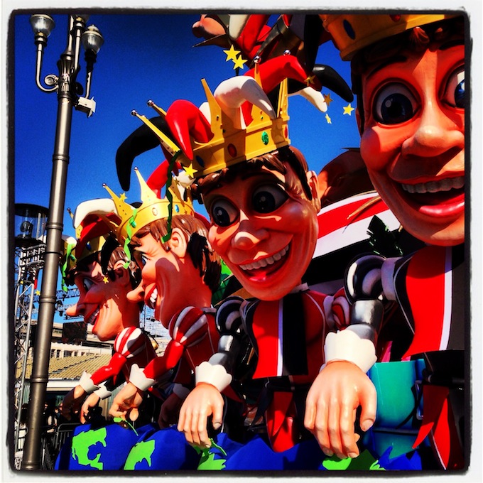 The King's helpers at Carnaval de Nice 2013
