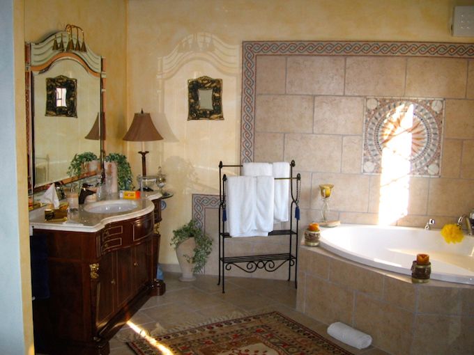 Interior of country villa in Vasia, Liguria - bathroom