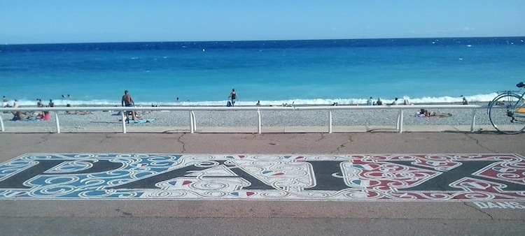 Peace sign in Nice © Natja Igney
