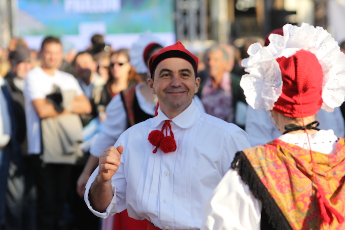 Traditional dancing at Promenade du Paillon opening