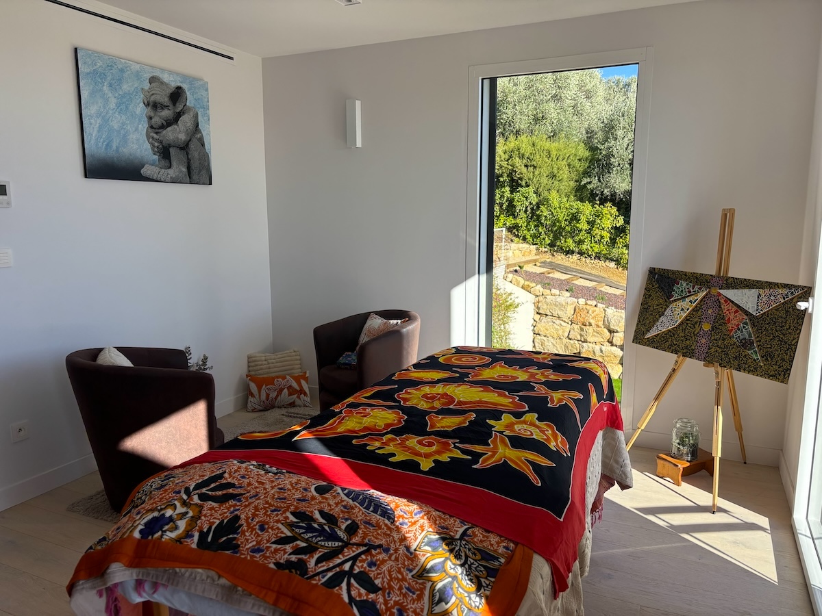 Chrystelle Dugimont treatment room / espace de soin