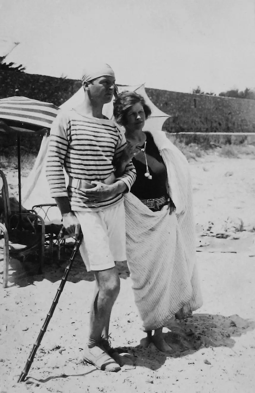 Gerald and Sara Murphy at Cap d’Antibes beach, 1923