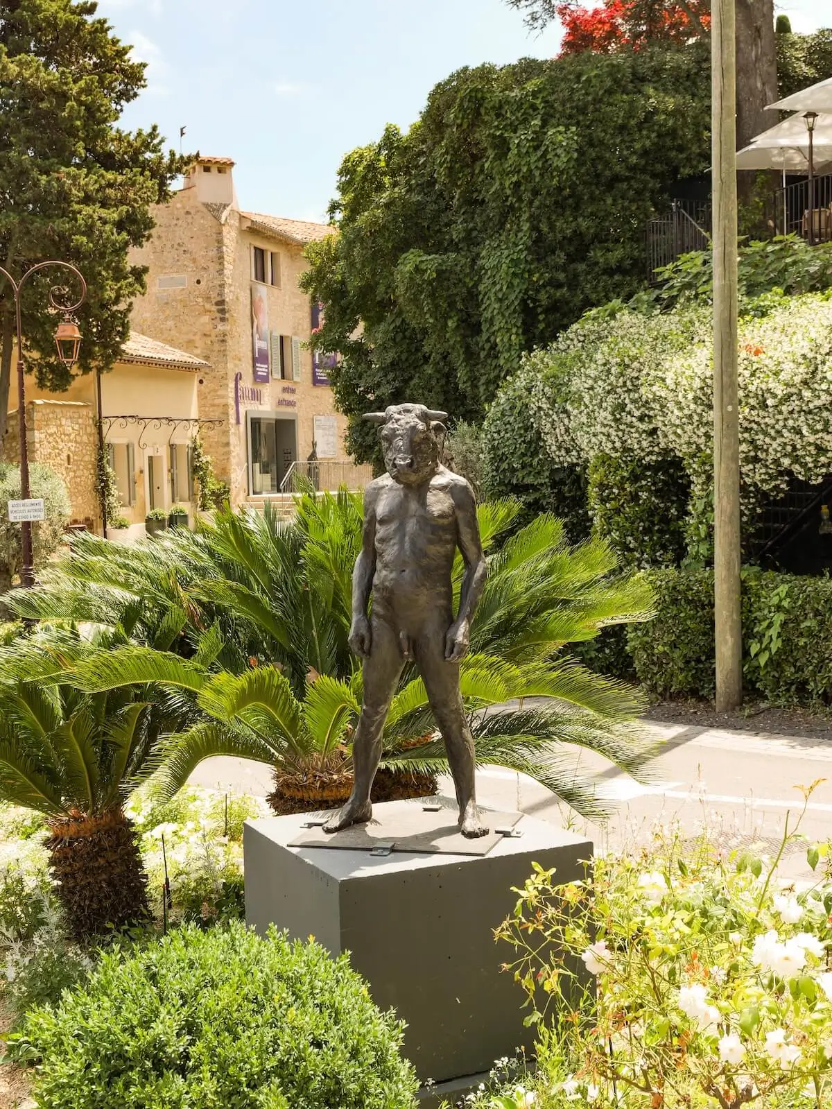 Beth Carter - Standing Minotaur I - Mougins Monumental 2026- photo credit Jonathan Birch