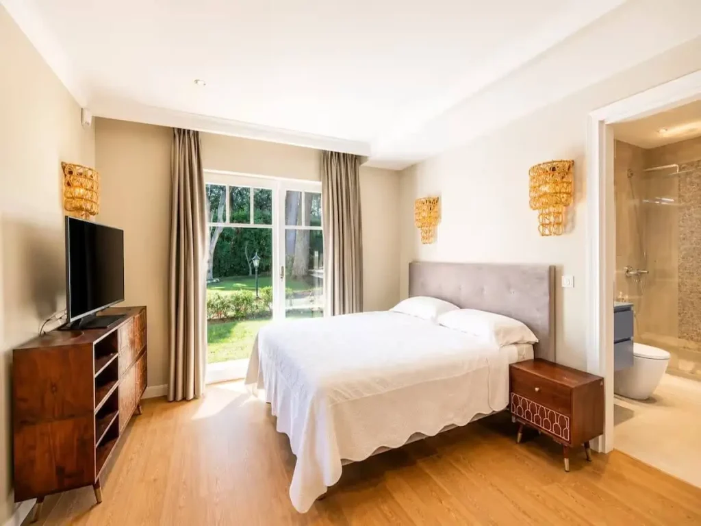 French Riviera Rental villa in Cap d'Antibes - bedroom