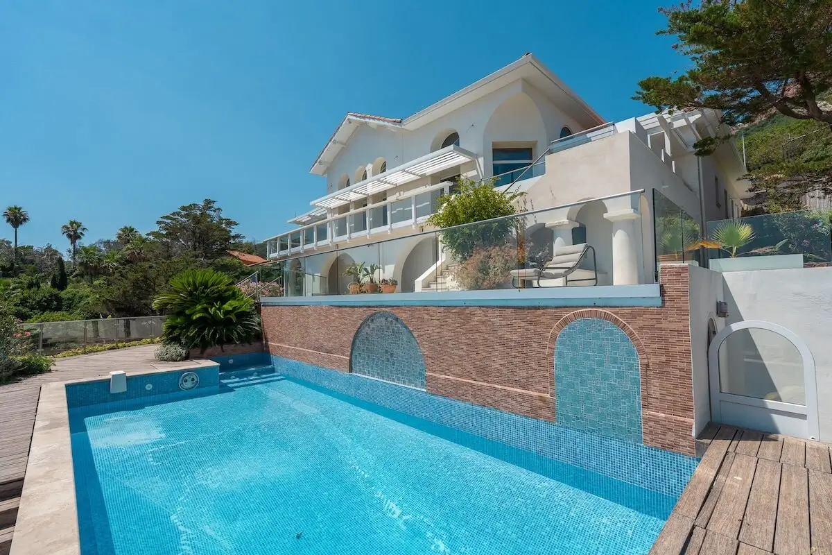 Villa Hélios – Le Trayas - auction - view of villa and pool