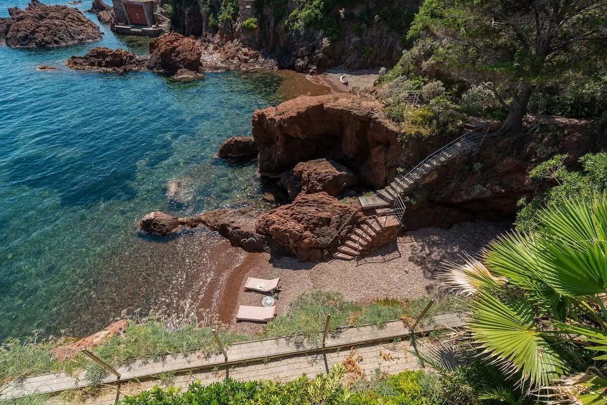 Villa Hélios – Le Trayas - auction - view of private beaches