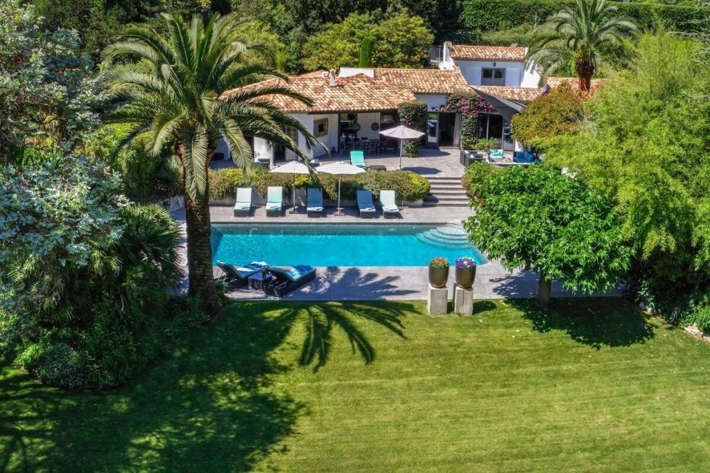 Contemporary villa in Mougins - exterior
