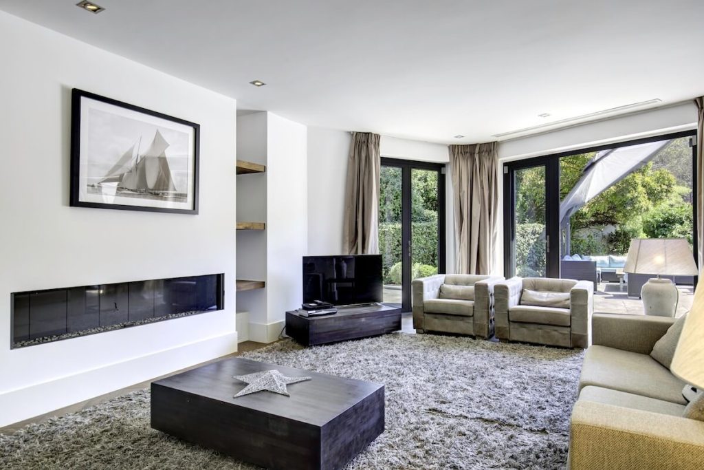 Contemporary villa in Mougins - living