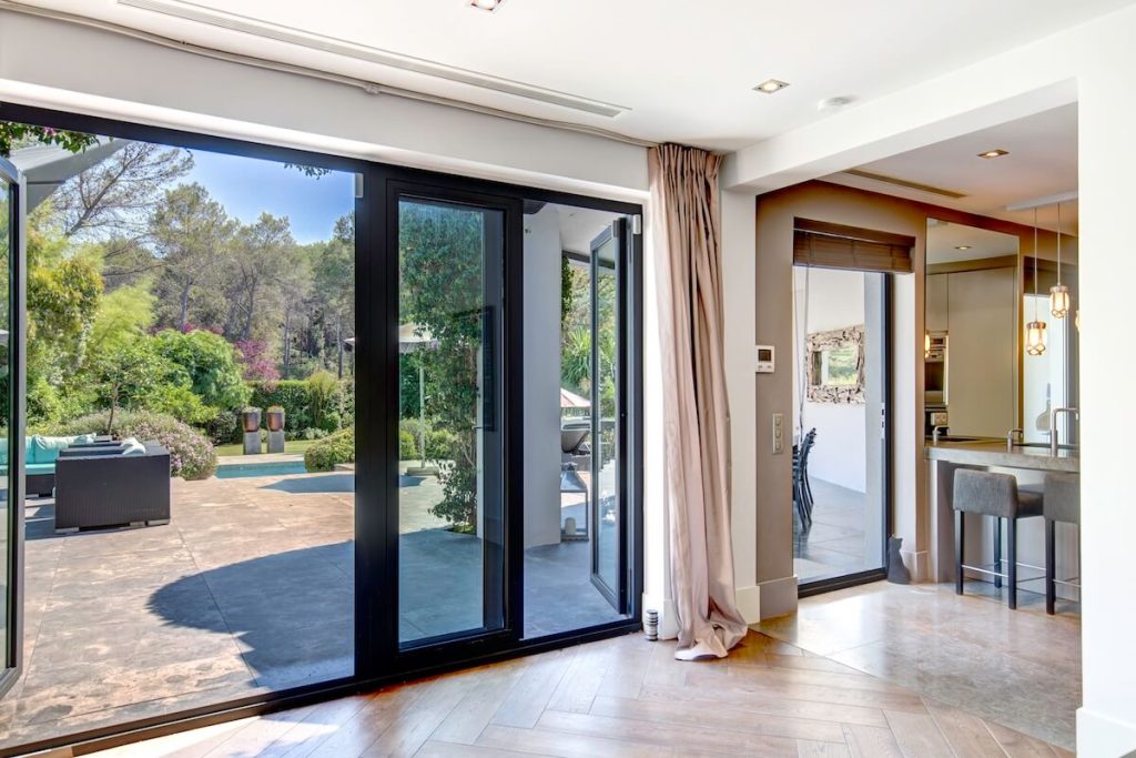 Contemporary villa in Mougins - interior