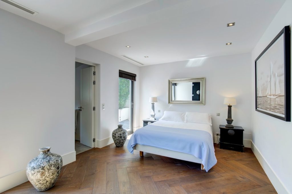 Contemporary villa in Mougins - bedroom