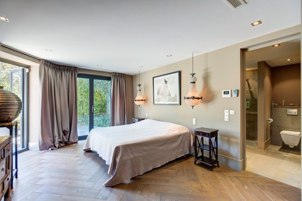 Contemporary villa in Mougins - bedroom