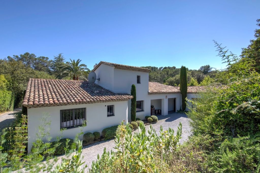 Contemporary villa in Mougins - exterior