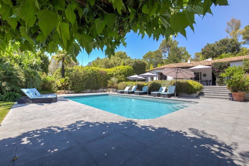 Contemporary villa in Mougins - exterior