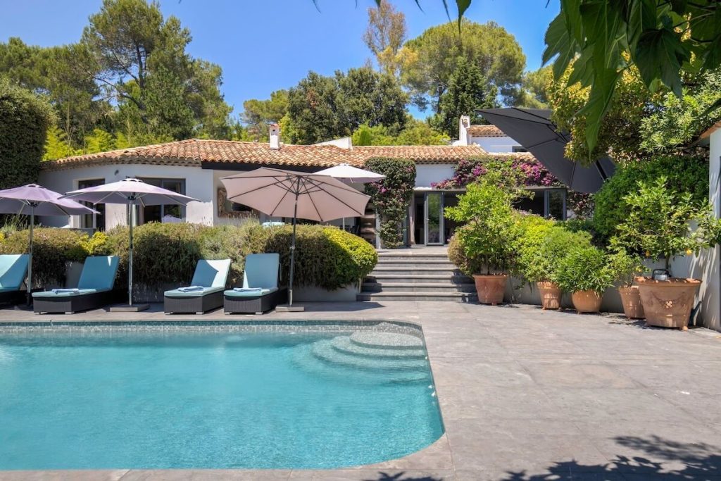 Contemporary villa in Mougins - exterior