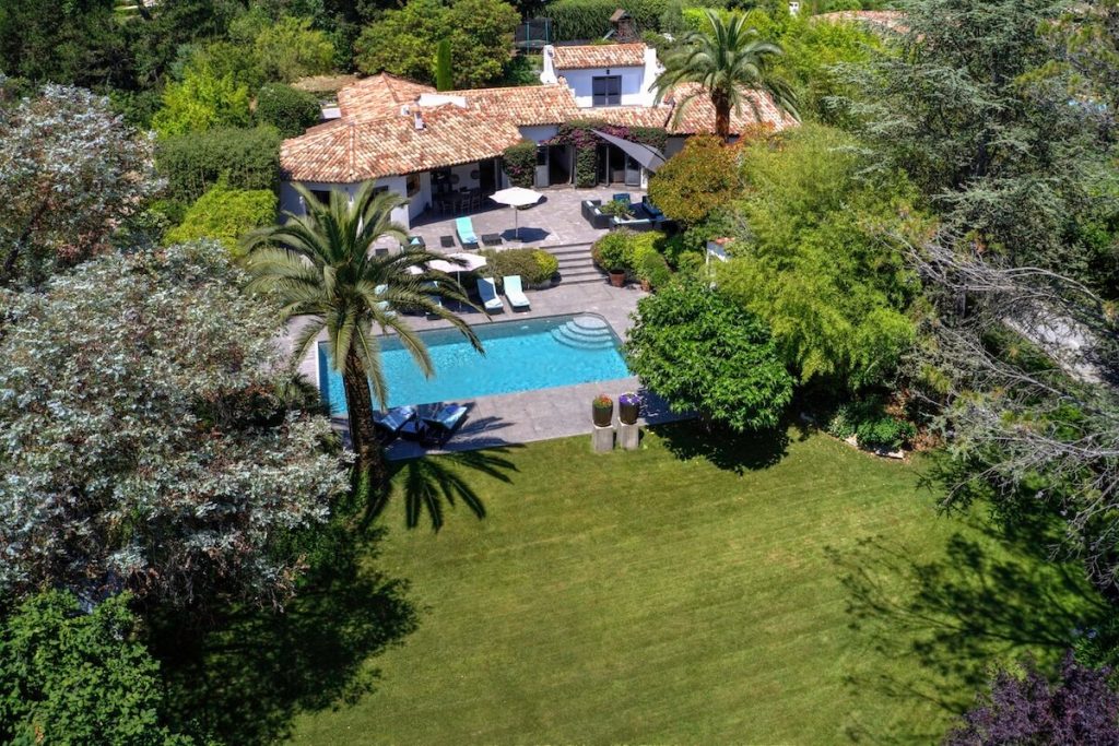 Contemporary villa in Mougins - exterior