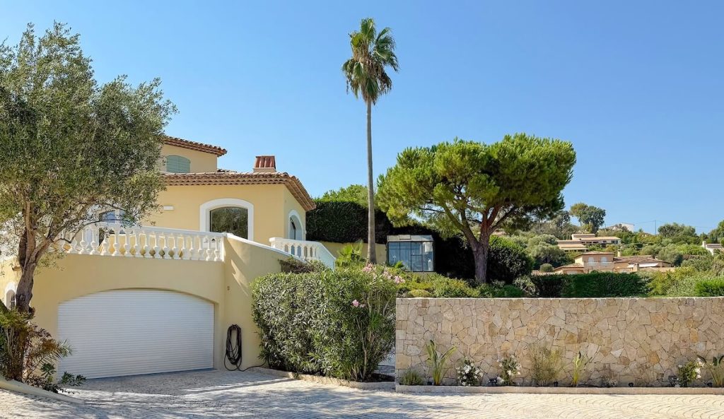 Rental villa in Antibes exterior