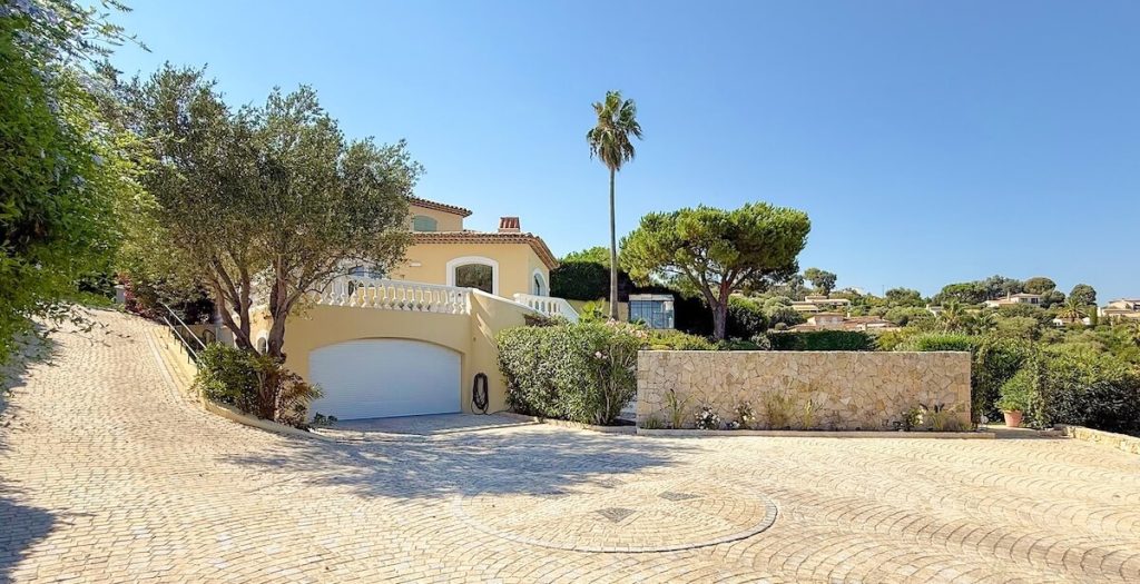 Rental villa in Antibes exterior