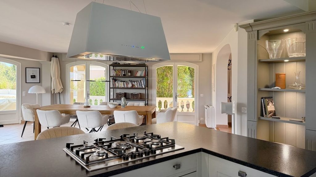 Rental villa in Antibes living