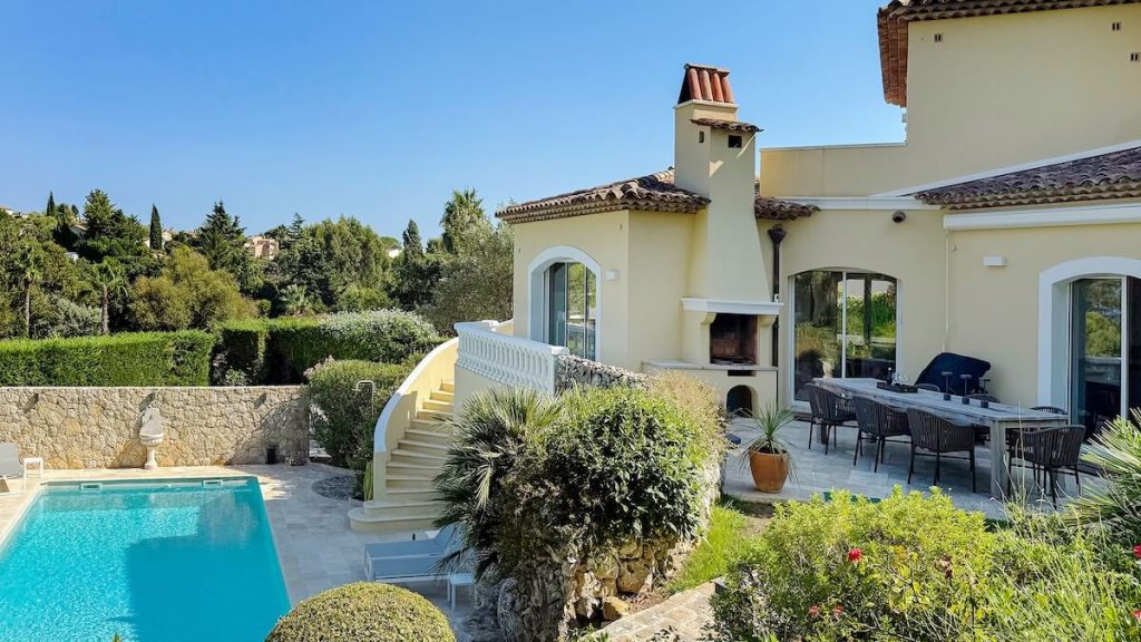 Rental villa in Antibes exterior
