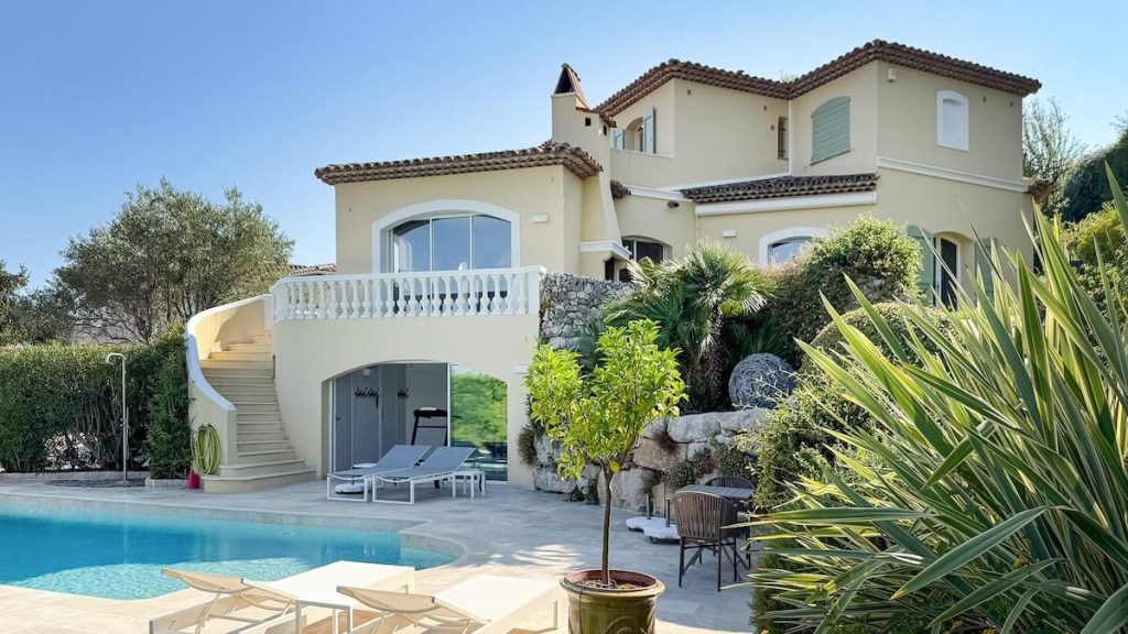 Rental villa in Antibes exterior