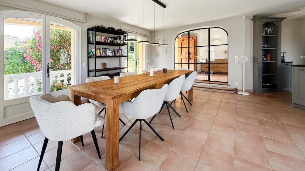 Rental villa in Antibes living