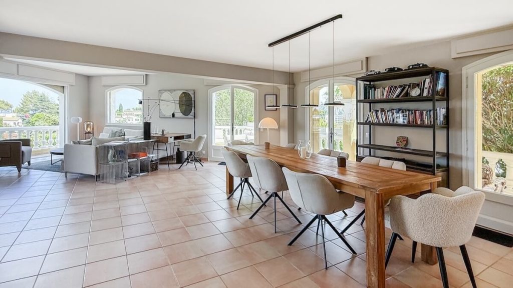 Rental villa in Antibes living