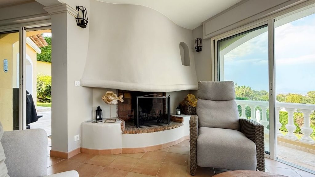 Rental villa in Antibes fireplace