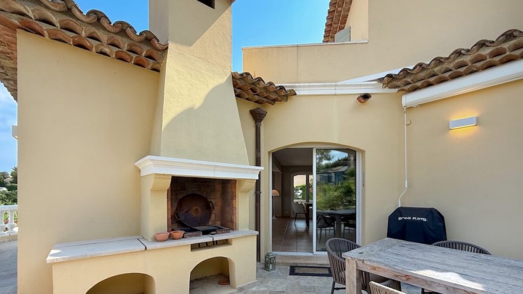 Rental villa in Antibes exterior