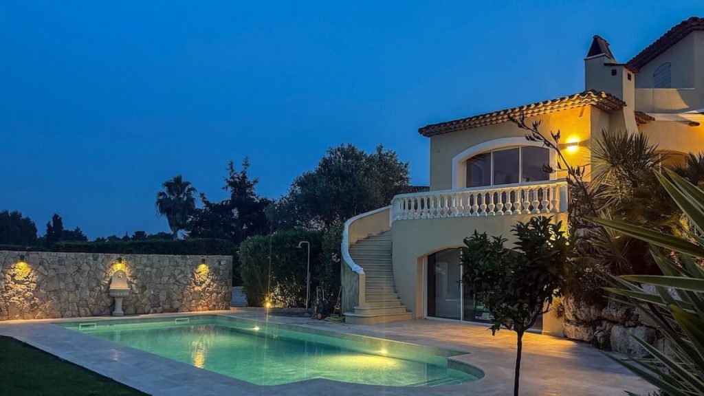 Rental villa in Antibes exterior