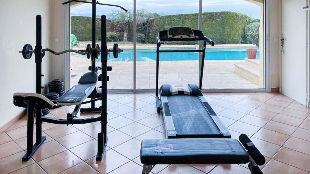 Rental villa in Antibes gym