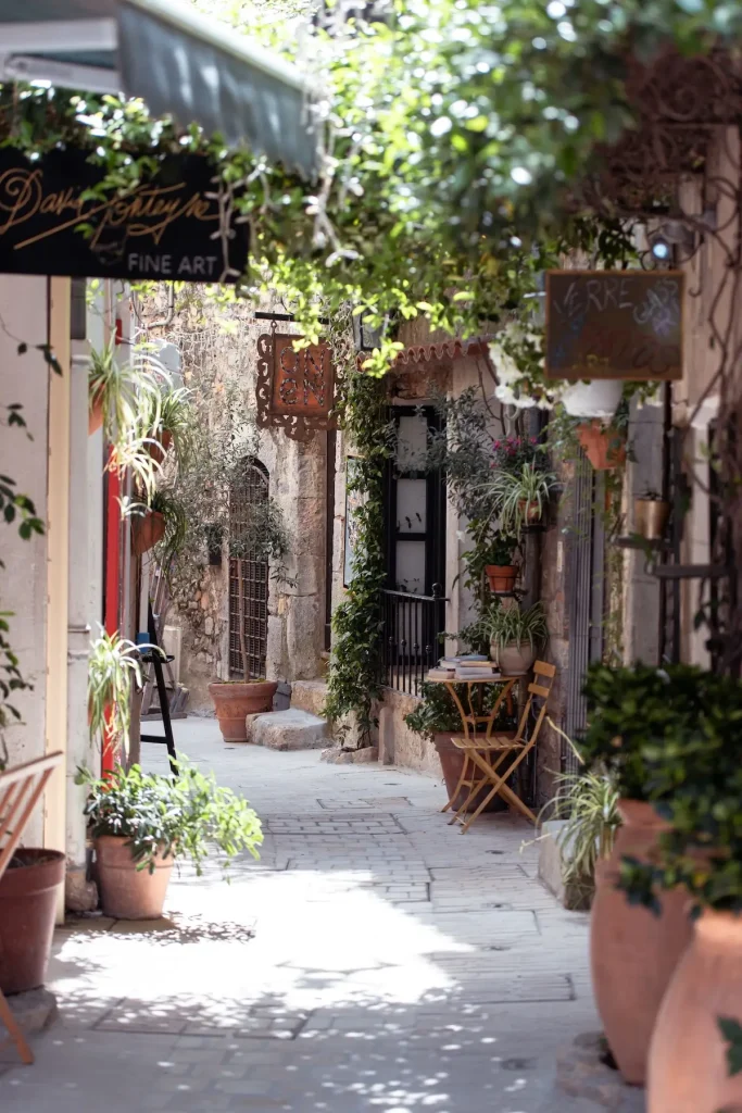 Rue des Orfevres in the village - © Jeremy Guido Mougins tourisme