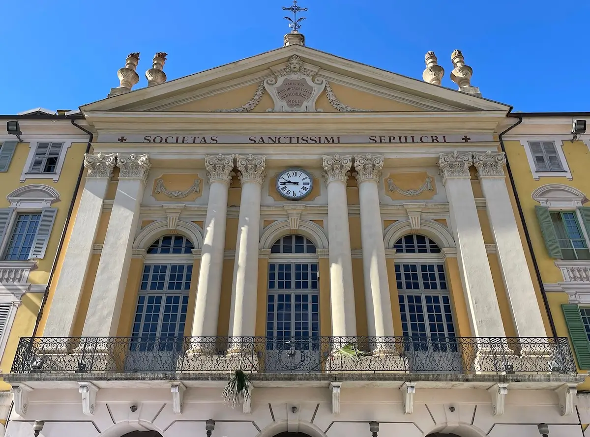 Chapelle du Saint-Sépulcre · Place Garibaldi