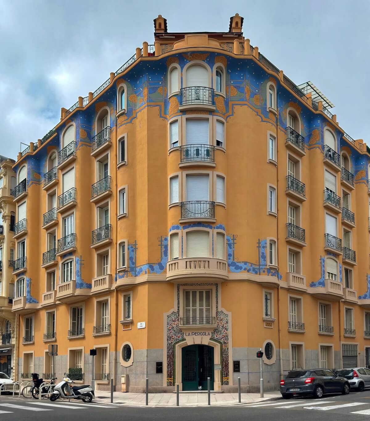 La Pergola in Nice by Charles Dalmas - photo by Anthemion Tours