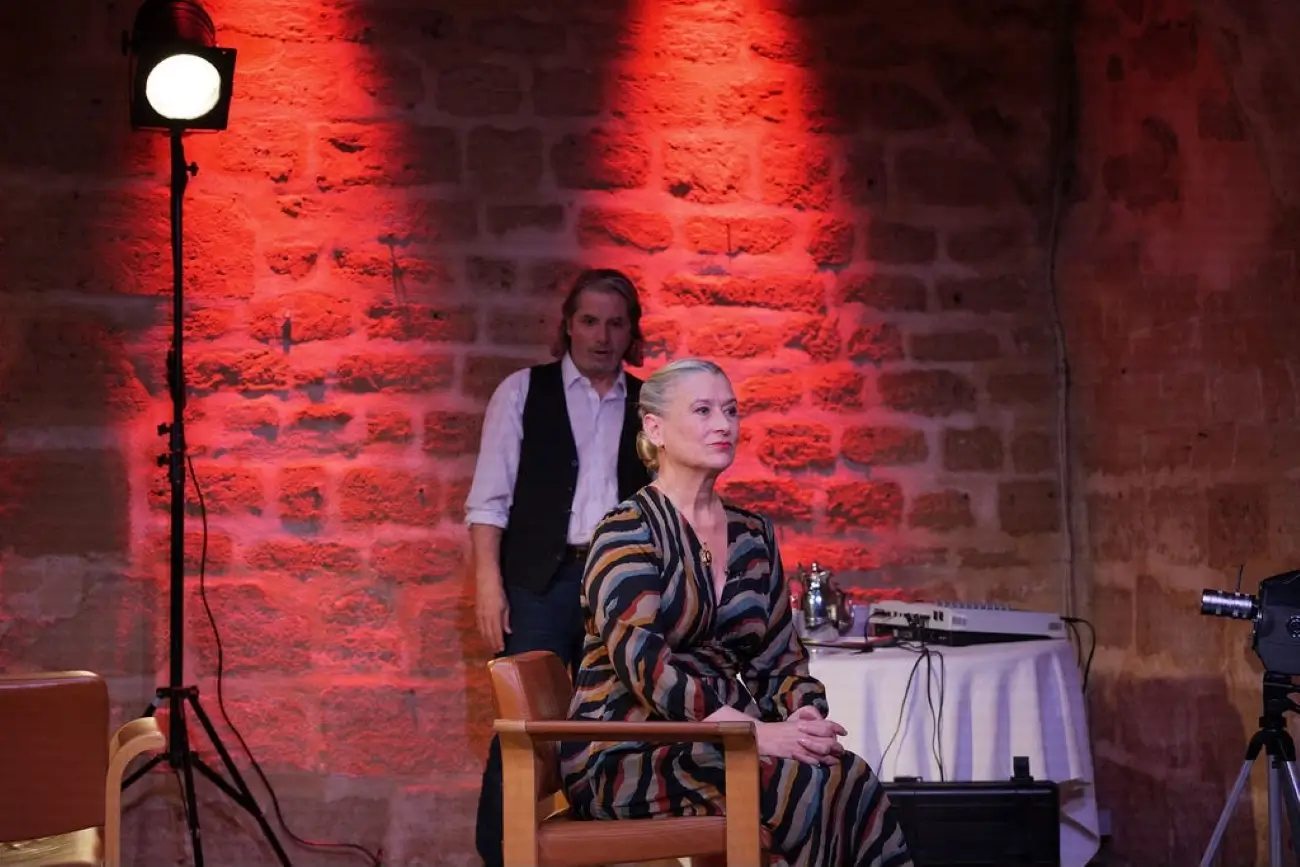 Majola - Caroline Darnay as Irène Kalder and Marc Francesco Duret as the journalist