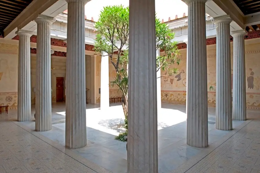 By Christophe Recoura - http://www.villa-kerylos.com/, CC BY-SA 3.0, https://commons.wikimedia.org/w/index.php?curid=3129730