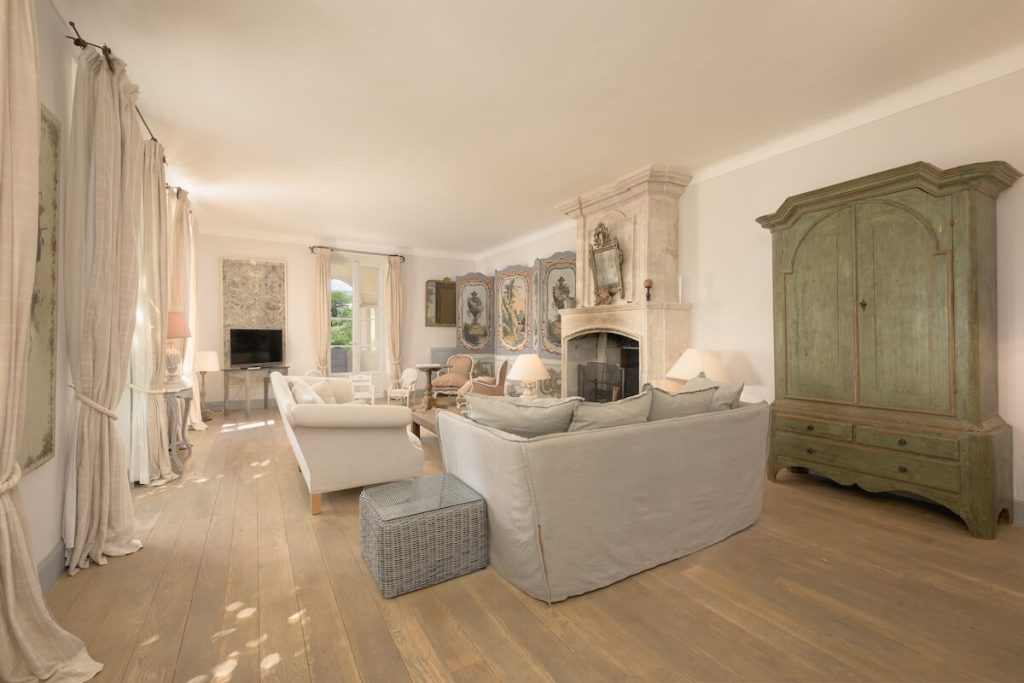 Rental property of the week Châteauneuf-Grasse - living