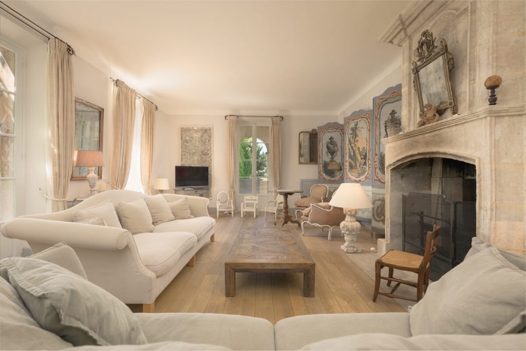 Rental property of the week Châteauneuf-Grasse - living