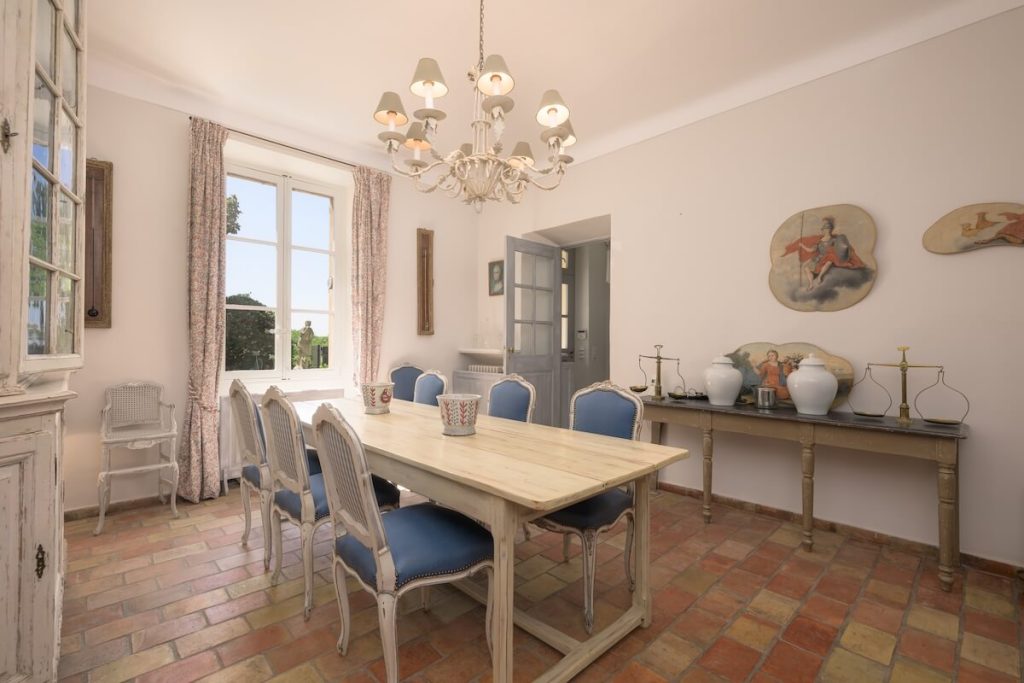 Rental property of the week Châteauneuf-Grasse - dining