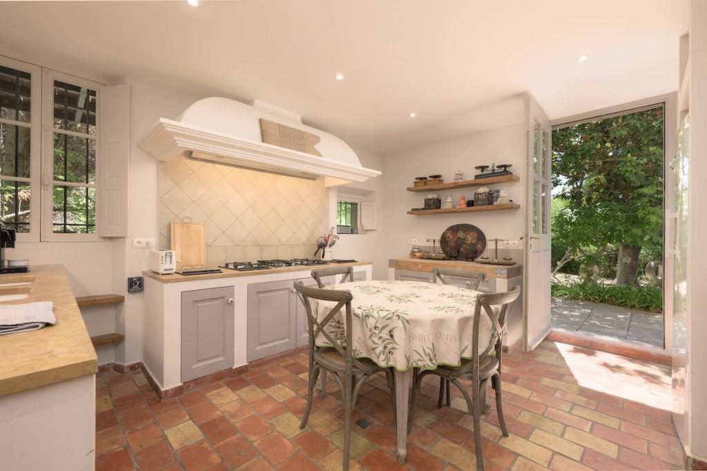 Rental property of the week Châteauneuf-Grasse - kitchen
