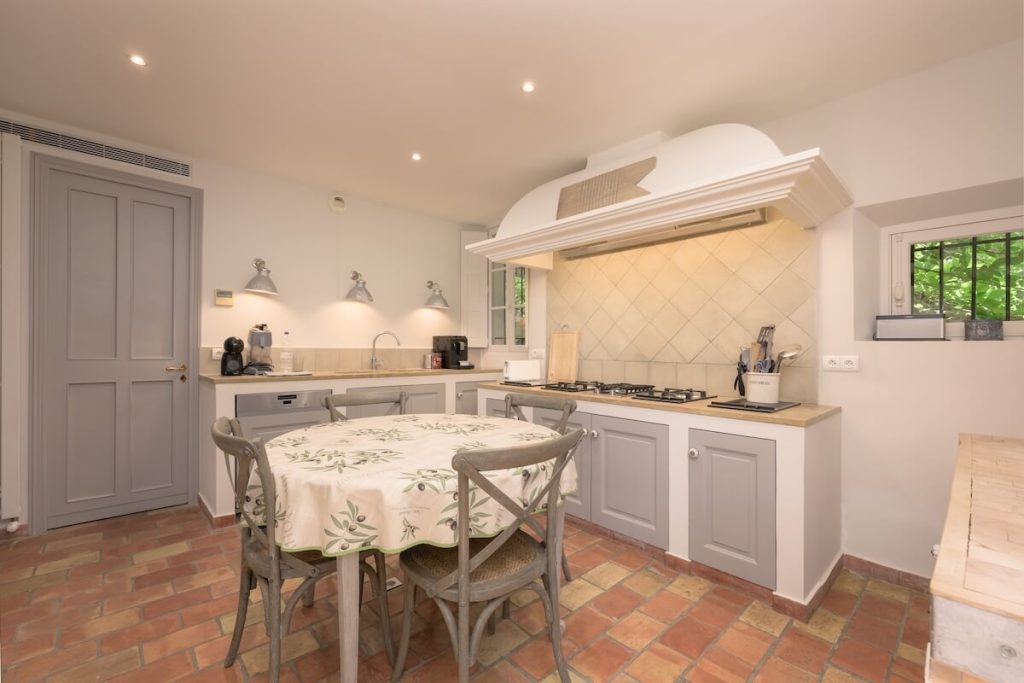 Rental property of the week Châteauneuf-Grasse - kitchen