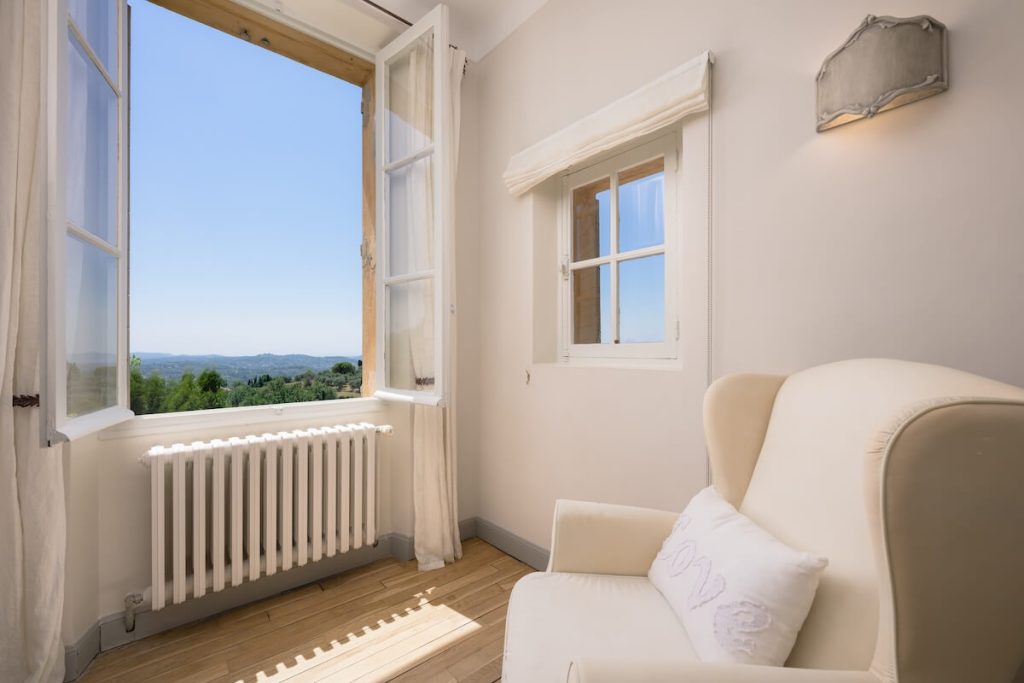 Rental property of the week Châteauneuf-Grasse - bedroom
