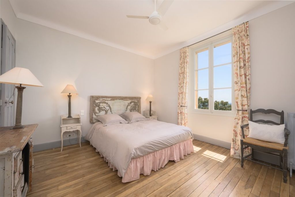 Rental property of the week Châteauneuf-Grasse - bedroom