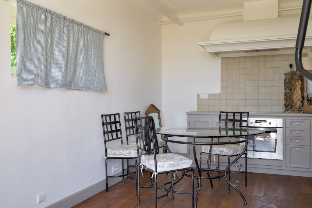 Rental property of the week Châteauneuf-Grasse - dining