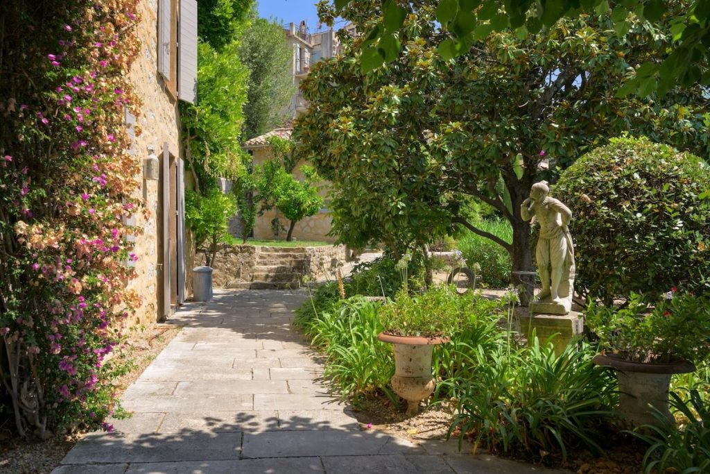 Rental property of the week Châteauneuf-Grasse - exterior